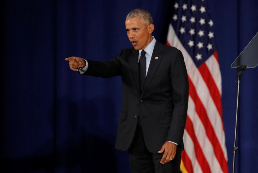 Former U.S. President Barack Obama leaves after speaking at the University of Illinois Urbana-Champaign in Urbana, Illinois, U.S., September 7, 2018. REUTERS/John Gress