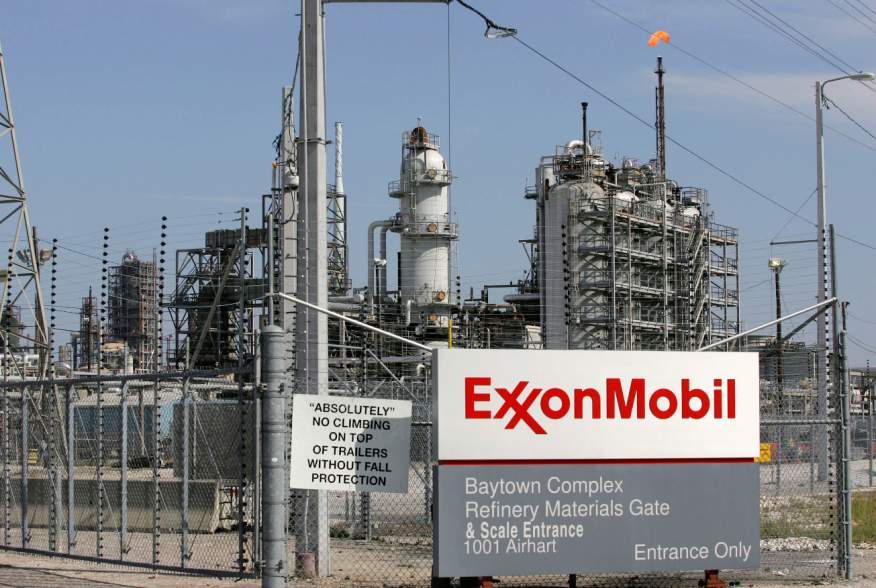 A view of the Exxon Mobil refinery in Baytown, Texas September 15, 2008. A big chunk of U.S. energy production shuttered by Hurricane Ike could recover quickly amid early indications the storm caused only minor to moderate damage to platforms and coastal 