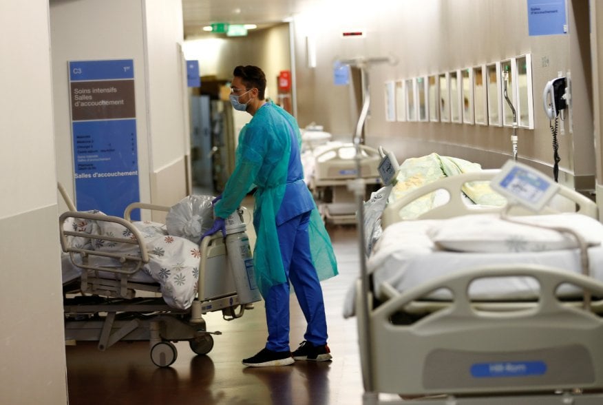 A staff moves a patient during a media visit of the Swiss Army deployment at Pourtales Hospital during the coronavirus disease (COVID-19) outbreak in Neuchatel, Switzerland, March 25, 2020. REUTERS/Denis Balibouse