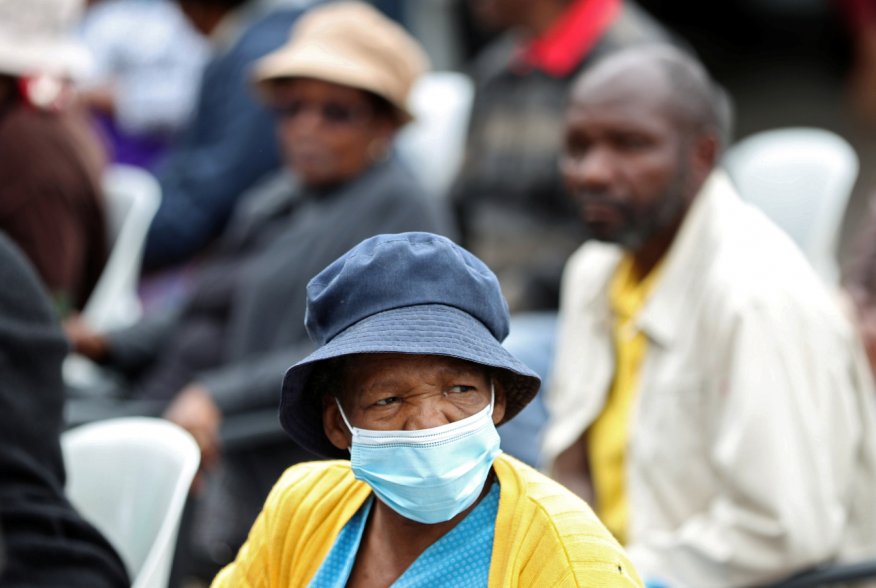 An elderly women looks on as she queues for government grants despite coronavirus risks during a 21 day nationwide lockdown, aimed at limiting the spread of coronavirus disease (COVID-19), in Soweto, South Africa, March 30, 2020. REUTERS/Siphiwe Sibeko