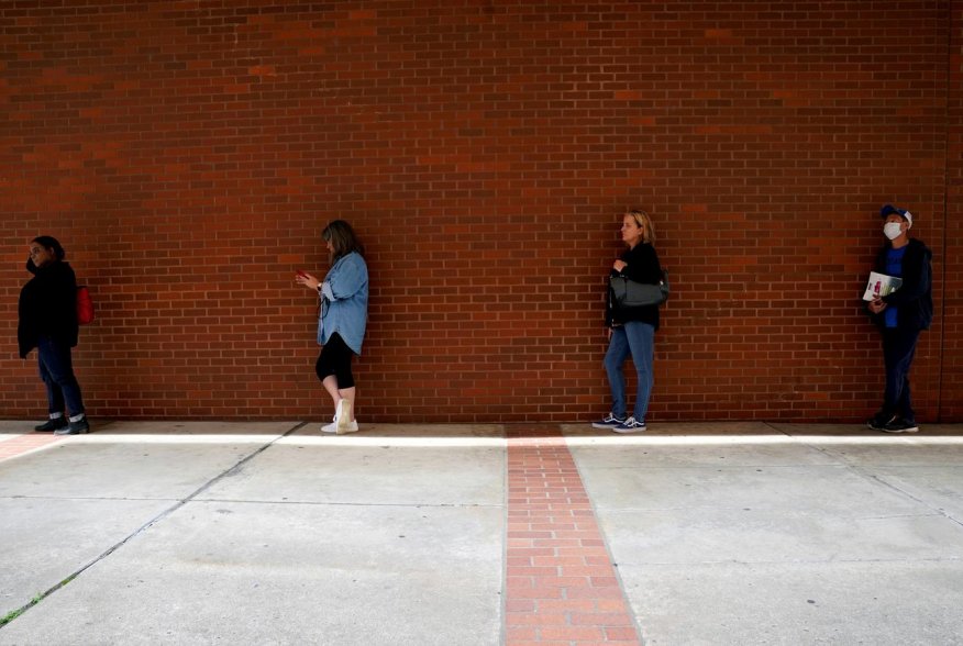 People who lost their jobs wait in line to file for unemployment benefits, following an outbreak of the coronavirus disease (COVID-19), at Arkansas Workforce Center in Fort Smith, Arkansas, U.S. April 6, 2020. REUTERS/Nick Oxford