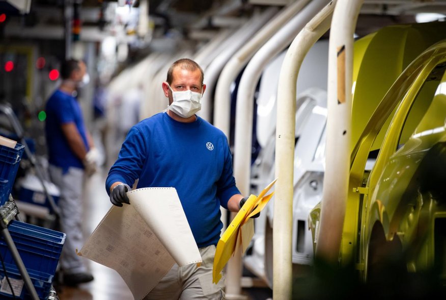 Workers wear protective masks at the Volkswagen assembly line after VW re-starts Europe's largest car factory after coronavirus shutdown in Wolfsburg, Germany, April 27, 2020, as the spread of the coronavirus disease (COVID-19) continues. Swen Pfoertner/P