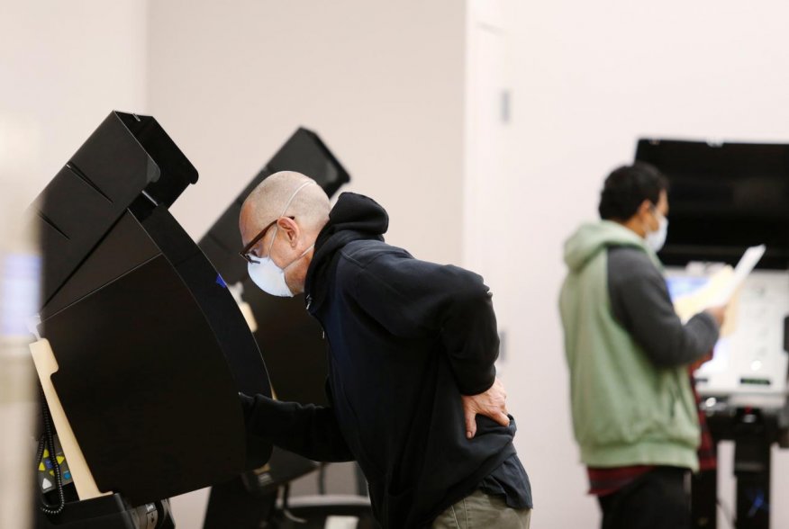 Voters cast their ballots for the presidential primary elections at the Franklin County Board of Election office, following the coronavirus disease (COVID-19) outbreak in Columbus, Ohio, U.S., April 28, 2020. REUTERS/Paul Vernon