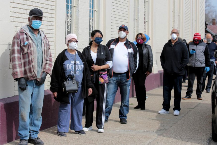 Detroit residents line-up to be tested for free for the coronavirus disease (COVID-19) at the Sheffield Center in Detroit, Michigan, U.S., April 28, 2020. REUTERS/Rebecca Cook