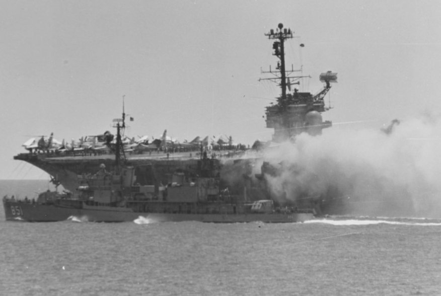 By Unknown author - U.S. Navy photo USN 1124775, Public Domain, https://commons.wikimedia.org/w/index.php?curid=1105815