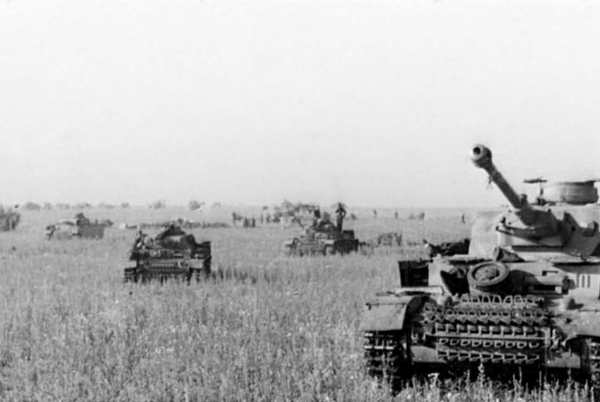 Panzer IIIs and IVs on the southern side of the Kursk salient at the start of Operation Citadel. Summer 1943. German Federal Archives.