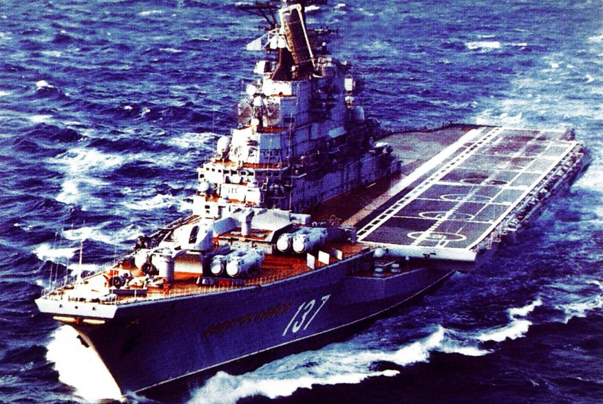 An elevated port bow view of a Soviet Kiev class aircraft carrier (CVHG) «Novorossiysk» underway. 25 March 1986. U.S. Navy.