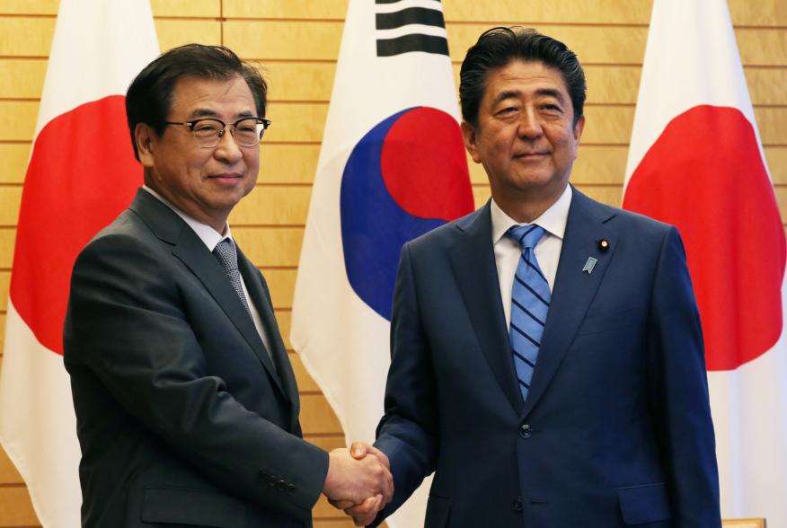 Japan's Prime Minister Shinzo Abe shakes hands with South Korea's National Intelligence Service chief Suh Hoon before their meeting at Abe's official residence in Tokyo, Japan September 10, 2018. Koji Sasahara/Pool via Reuters
