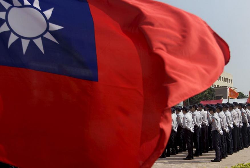 Members of the National Security Bureau take part in a drill next to a national flag at its headquarters in Taipei, Taiwan, November 13, 2015. REUTERS/Pichi Chuang