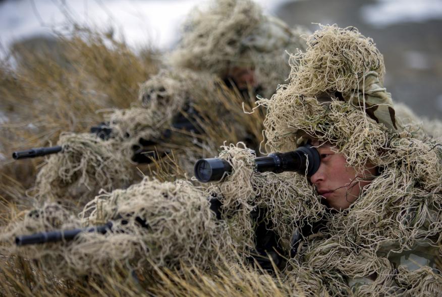 Soldiers of the People's Liberation Army (PLA) Marine Corps are seen in training at a military training base in Bayingol, Xinjiang Uighur Autonomous Region, January 20, 2016. REUTERS/Stringer 