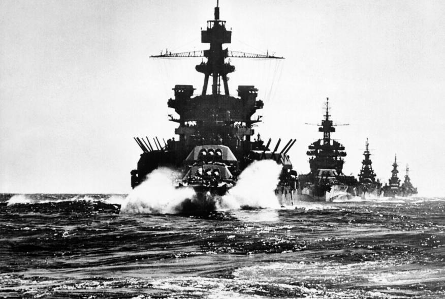 https://upload.wikimedia.org/wikipedia/commons/c/c5/USS_Pennsylvania_moving_into_Lingayen_Gulf.jpg