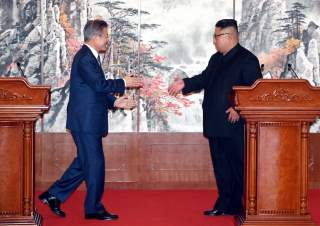 South Korean President Moon Jae-in and North Korean leader Kim Jong Un attend a joint news conference in Pyongyang, North Korea, September 19, 2018. Pyeongyang Press Corps/Pool via REUTERS