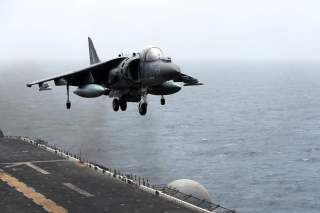 A U.S. AV-8B Harrier aircraft lands on the flight deck of USS Boxer (LHD-4) in the Arabian Sea off Oman July 17, 2019. Picture taken July 17, 2019. REUTERS/Ahmed Jadallah