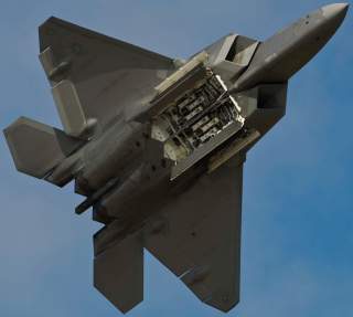 By US Air Force - This file has been extracted from another file: F-22 flyover (15528696863).jpg, Public Domain, https://commons.wikimedia.org/w/index.php?curid=55213117