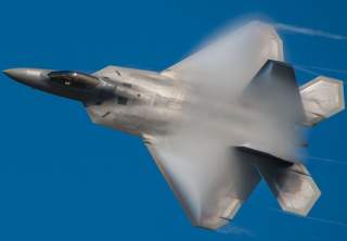 By Frank Kovalchek from Anchorage, Alaska, USA - Cool shot of an F-22 Raptor with vapor burnoffUploaded by High Contrast, CC BY 2.0, https://commons.wikimedia.org/w/index.php?curid=24575084