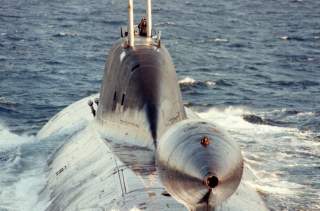 An aerial stern-on view of the Russian Northern Fleet AKULA class nuclear-powered attack submarine underway on the surface.
