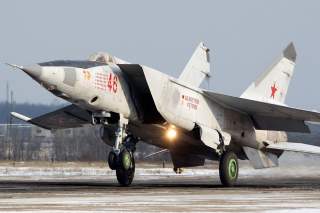 https://upload.wikimedia.org/wikipedia/commons/7/75/Mikoyan-Gurevich_MiG-25RB%2C_Russia_-_Air_Force_AN2195954.jpg