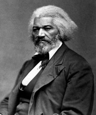 https://upload.wikimedia.org/wikipedia/commons/thumb/c/c5/Frederick_Douglass_%28circa_1879%29.jpg/2048px-Frederick_Douglass_%28circa_1879%29.jpg