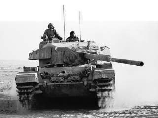 https://en.wikipedia.org/wiki/Yom_Kippur_War#/media/File:Israeli_Tank_Battles_Egyptian_Forces_in_the_Sinai_Desert_-_Flickr_-_Israel_Defense_Forces.jpg