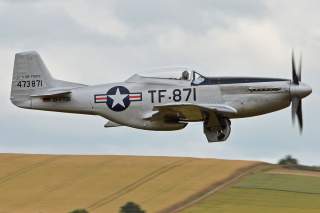 By Alan Wilson from Stilton, Peterborough, Cambs, UK - North American TF-51D Mustang ‘473871 / TF-871’ (D-FTSI), CC BY-SA 2.0, https://commons.wikimedia.org/w/index.php?curid=44815983