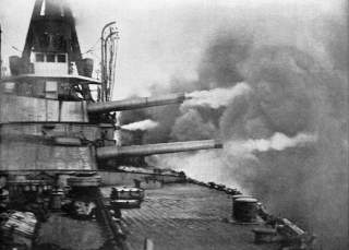 https://upload.wikimedia.org/wikipedia/commons/2/24/Brazilian_battleship_Minas_Geraes_firing_a_broadside.jpg