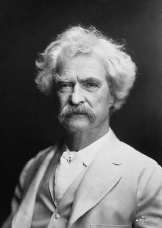 https://en.wikipedia.org/wiki/Mark_Twain#/media/File:Mark_Twain_by_AF_Bradley.jpg