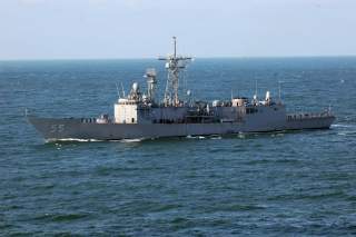 https://upload.wikimedia.org/wikipedia/commons/4/4b/US_Navy_070613-N-4014G-179_Guided-missile_frigate_USS_Elrod_%28FFG_55%29_sails_toward_Norfolk%2C_Va.jpg