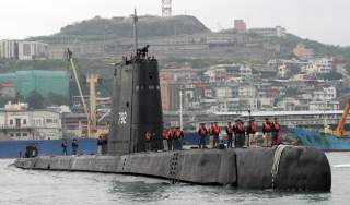A Dutch-made submarine docks in a military port in Taiwan's northern city of Keelung, November 24, 2005. Taiwan's military is seeking public support to buy eight submarines, which are part of an arms package offered by Washington, to beef up the island's 