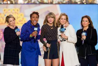 Singer Taylor Swift (C) poses with ABC's 