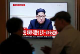 People watch a TV broadcasting a news report on the dismantling of the Punggye-ri nuclear testing site, in Seoul, South Korea, May 24, 2018. 