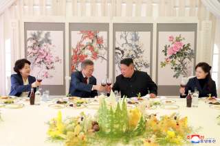 South Korea's first lady Kim Jung-sook, South Korean President Moon Jae-in, North Korean leader Kim Jong Un and his wife Ri Sol Ju toast during a luncheon, in this photo released by North Korea's Korean Central News Agency (KCNA) on September 21, 2018. KC