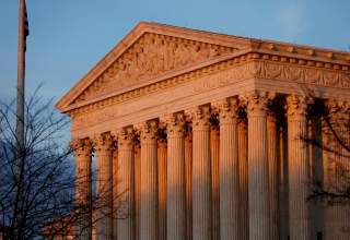  Light from the setting sun shines on the Supreme Court in Washington, U.S., January 20, 2018. REUTERS/Joshua Roberts/File Photo