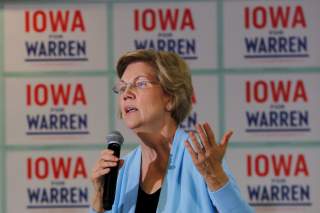 FILE PHOTO: Democratic 2020 U.S. presidential candidate and U.S. Senator Elizabeth Warren (D-MA) speaks at a campaign town hall meeting in Grimes, Iowa, U.S., January 20, 2020. REUTERS/Brian Snyder/File Photo