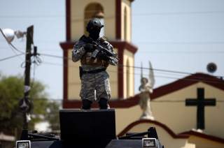 A soldier stands guard after a blockade set by members of the Santa Rosa de Lima Cartel to repel security forces during an anti-fuel theft operation in Santa Rosa de Lima, in Guanajuato state, Mexico, March 6, 2019. REUTERS/Edgard Garrido