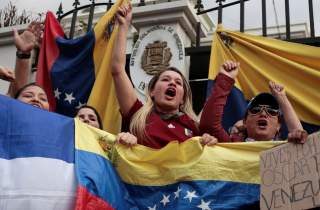 Venezuelans living in Costa Rica protest against Venezuelan President Nicolas Maduro's government in front of the embassy of Venezuela in San Jose, April 30, 2019. REUTERS/Juan Carlos Ulate