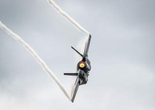 https://www.dvidshub.net/image/5772919/f-35-demo-team-flies-over-oregon-international-airshow