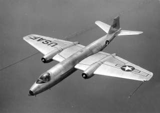 A U.S. Air Force Martin B-57A Canberra (s/n 52-1418, first production model), in flight over Chesapeake Bay Bridge, Maryland (USA), in 1953.