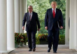 U.S. President Donald Trump and President of the European Commission Jean-Claude Juncker walk together before speaking about trade relations in the Rose Garden of the White House in Washington, U.S., July 25, 2018. REUTERS/Joshua Roberts