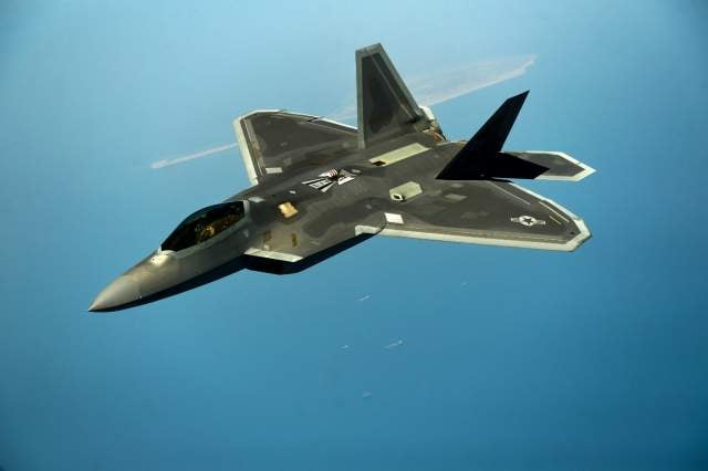 King Of The Skies: Who Wins When The F-23 And F-22 Stealth Jets Do ...