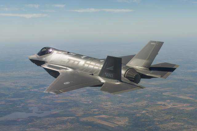 Quarterback in the Sky: Why This is the Year the F-35 Stealth Fighter ...