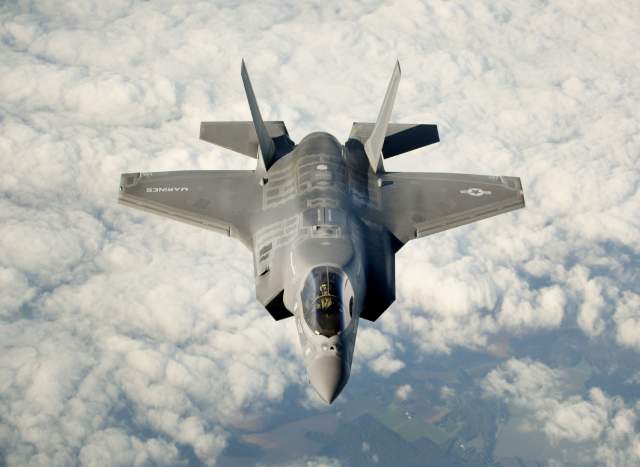 Lockheed Martin Has a Big Idea for the Air Force: Merge an F-22 and F ...