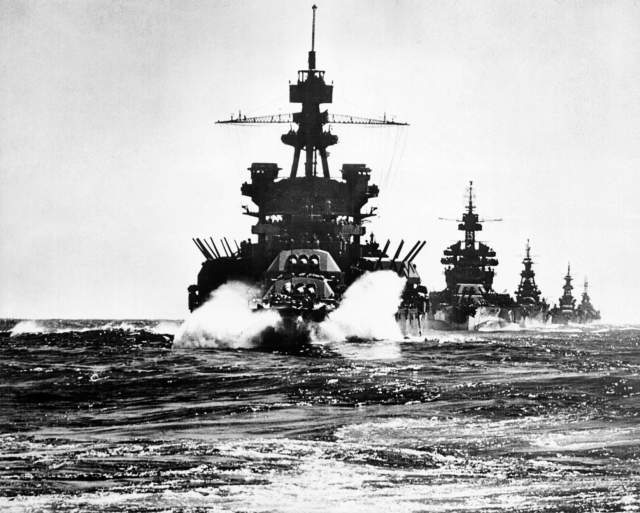 Battleships, Submarines and Aircraft Carriers Fight: Battle of Leyte ...