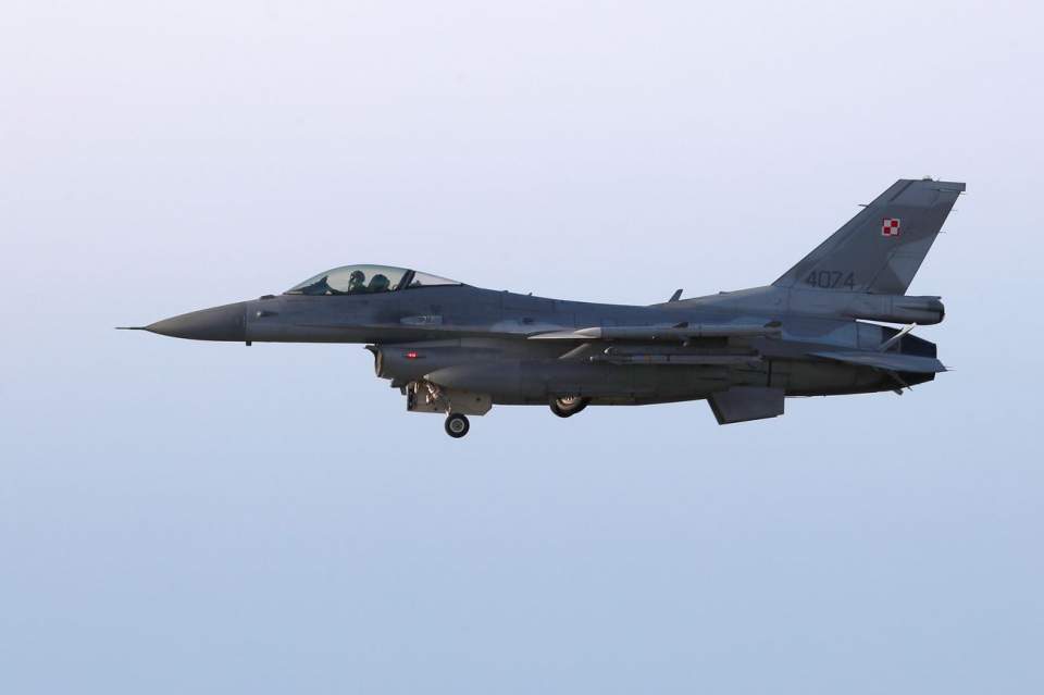 How Does the Air Force's F-16 Stack up Against the Best Chinese and ...