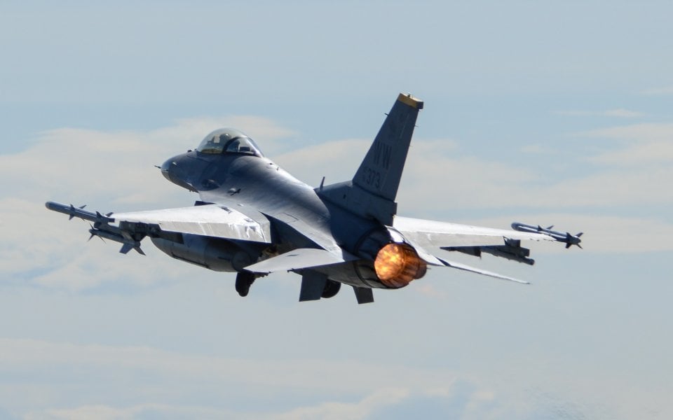 A Pilot Describes What It's Like To Take an F-16 on a Max Speed Run ...