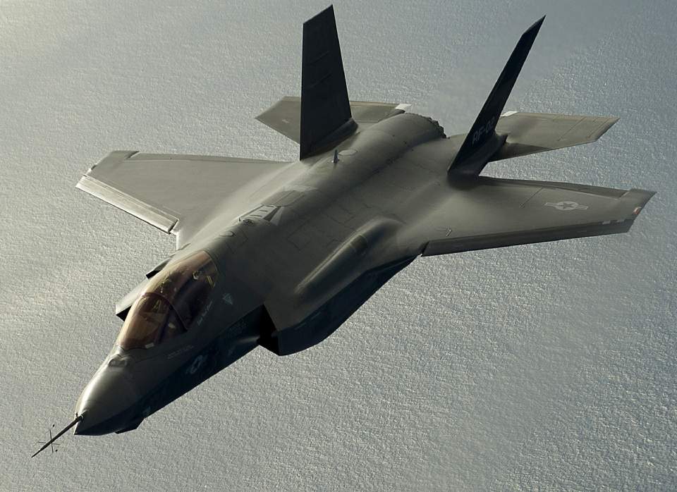 This Video Shows What It Takes to Pilot An F-35 Stealth Fighter | The ...