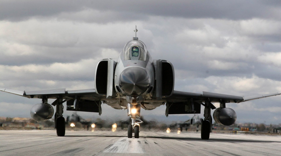 Americas Old F 4 Phantom Serves In Irans Air Force And Fought Isis