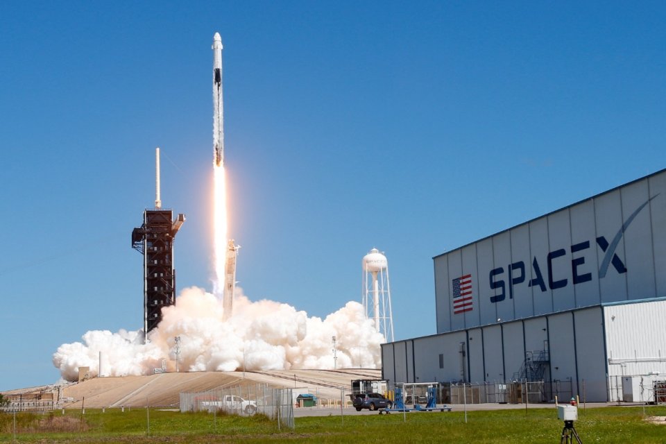 Musk's SpaceX Is Becoming NASA's Favorite Contractor | The National ...