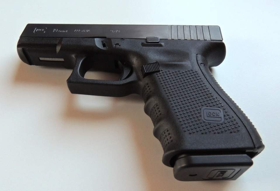 Tale of the Tape: Sig Sauer's P320 vs. Glock's 19 (Which Is the Better ...