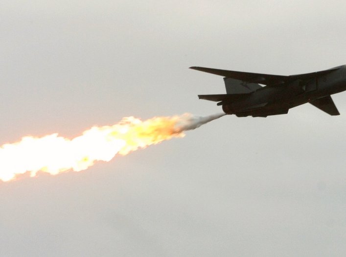 An Australian Air Force F-111 fighter dumps and burns fuel during a demonstration at the Australian International Airshow in Melbourne February 16, 2003. REUTERS/Glenn Hunt GH/JD