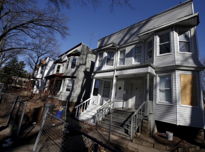 A row of empty abandoned homes is seen in East Orange, New Jersey, March 25, 2015. REUTERS/Mike Segar